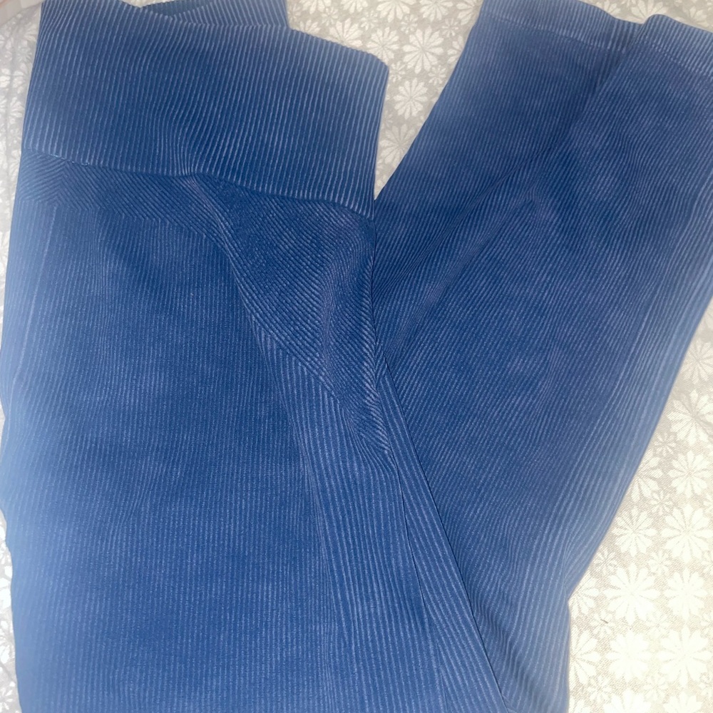 Blue ribbed leggings